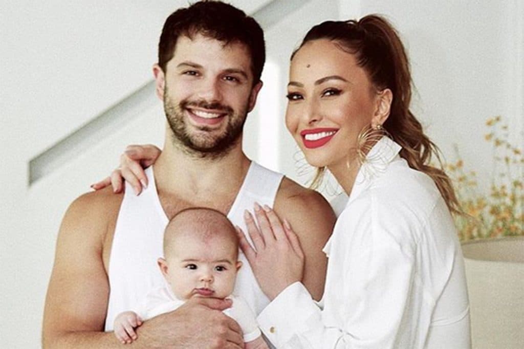 Sabrina Sato abre o jogo sobre nascimento da filha
