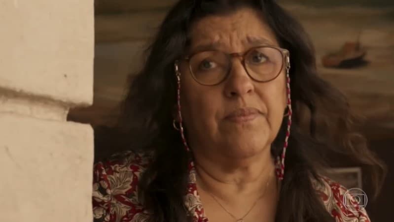 Lurdes (Regina Casé) em Amor de Mãe (Foto: Reprodução/Globo) Lurdes (Regina Casé) em Amor de Mãe (Foto: Reprodução/Globo)