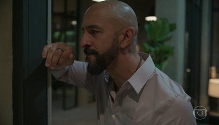 Álvaro (Irandhir Santos) será inimigo de Lurdes em Amor de Mãe (Foto: Reprodução/Globo) Álvaro (Irandhir Santos) será inimigo de Lurdes em Amor de Mãe (Foto: Reprodução/Globo)