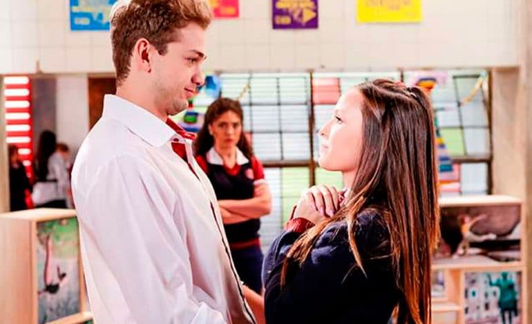 Mirela (Larissa Manoela) e Vini (Vincenzo Richy) de As Aventura de Poliana (Imagem: Divulgação/SBT) Mirela (Larissa Manoela) e Vini (Vincenzo Richy) de As Aventura de Poliana (Imagem: Divulgação/SBT)