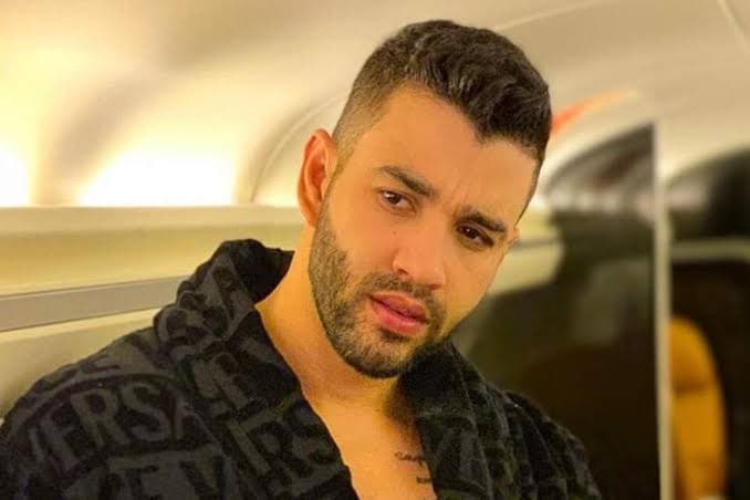 Gusttavo Lima impressionou os fãs ao surgir com os olhos azuis no Instagram (Foto: Reprodução) Gusttavo Lima impressionou os fãs ao surgir com os olhos azuis no Instagram (Foto: Reprodução)
