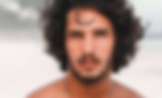 Cantor famoso, após fim de namoro, é diagnosticado com três úlceras e internado às pressas