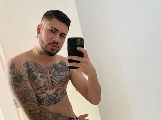 O famoso cantor e funkeiro, Kevinho voltou a ter o seu nome na boca do povo ao aparecer só de toalha nas redes sociais (Foto: Reprodução/Instagram) O famoso cantor e funkeiro, Kevinho voltou a ter o seu nome na boca do povo ao aparecer só de toalha nas redes sociais (Foto: Reprodução/Instagram)