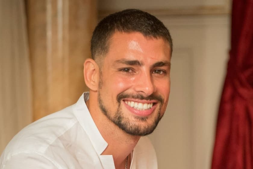 Cauã Reymond tem vídeo fazendo necessidades dentro do banheiro divulgado e imagens chocam público