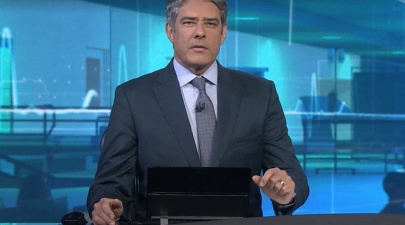 William Bonner emitiu comunicado agressivo no Jornal Nacional (Foto: Reprodução/Globoplay) William Bonner emitiu comunicado agressivo no Jornal Nacional (Foto: Reprodução/Globoplay)