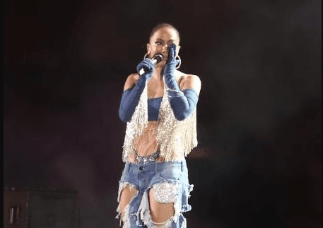 Anitta durante show (Foto: Reprodução) Anitta durante show (Foto: Reprodução)
