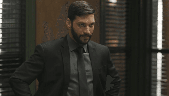 Diogo (Armando Babaioff) provocará acidente com Nana em Bom Sucesso (Foto: Reprodução/Globo) Diogo (Armando Babaioff) provocará acidente com Nana em Bom Sucesso (Foto: Reprodução/Globo)