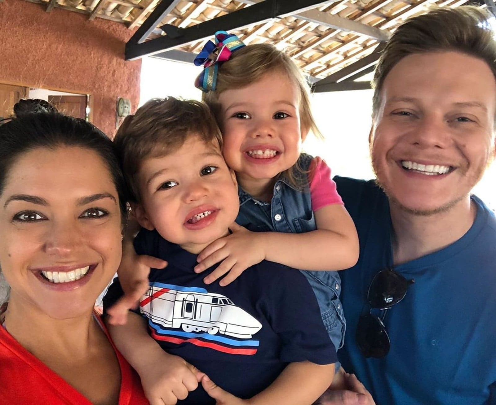 Thaís Fersoza, Michel Teló e os filhos (Foto: Reprodução)
