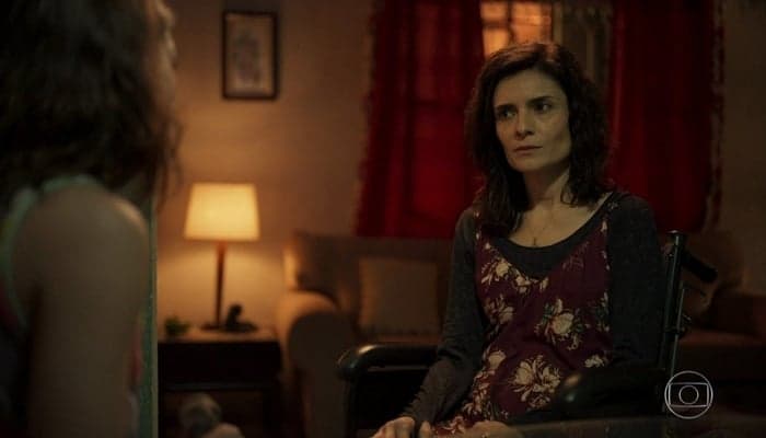 Leila (Arieta Corrêa) será desmascara em Amor de Mãe (Foto: Reprodução/Globo)
