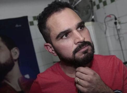 Ex-esposa de Luciano Camargo volta a atacar o cantor, se revolta e o acusa de ser gay: "luciguey" Ex-esposa de Luciano Camargo volta a atacar o cantor, se revolta e o acusa de ser gay: "luciguey"