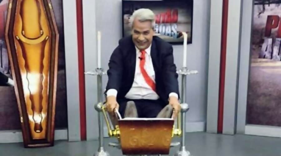 Fez História na TV: Sikêra Júnior o apresentador que faz programa de dentro de caixão e pula corda de Satã