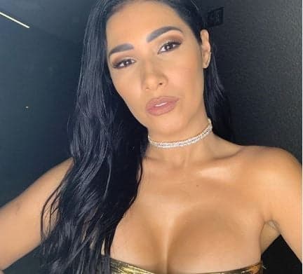 A famosa jurada do The Voice Brasil e dupla de Simone, Simaria recebe bronca severa de irmão após ser pega sem sutiã em clique ousado (Foto: Reprodução/Instagram) A famosa jurada do The Voice Brasil e dupla de Simone, Simaria recebe bronca severa de irmão após ser pega sem sutiã em clique ousado (Foto: Reprodução/Instagram)