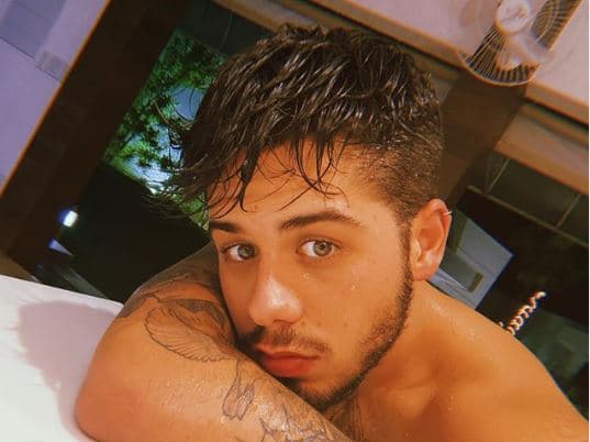 Filho de Leonardo, Zé Felipe vira alvo de piada ao aparecer completamente diferente: "Nota 2"