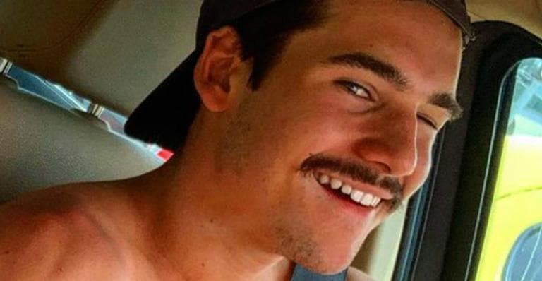 Nicolas Prattes publica foto com nova namorada, mas magreza do ator chama muita a atenção: "o que aconteceu?"