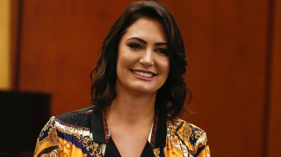 Gêmeas? Michelle Bolsonaro surge em foto rara ao lado das irmãs e semelhança chama a atenção