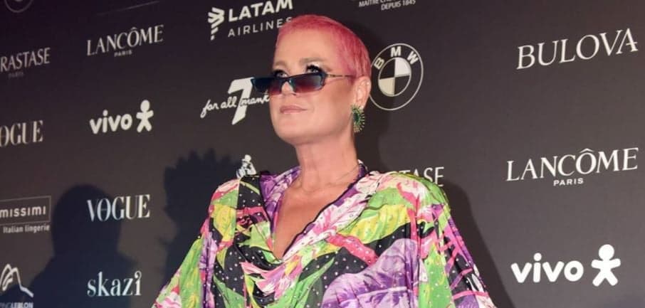 A Rainha dos Baixinhos surpreendeu ao aparecer com o cabelo rosa (foto: reprodução/Instagram) A Rainha dos Baixinhos surpreendeu ao aparecer com o cabelo rosa (foto: reprodução/Instagram)