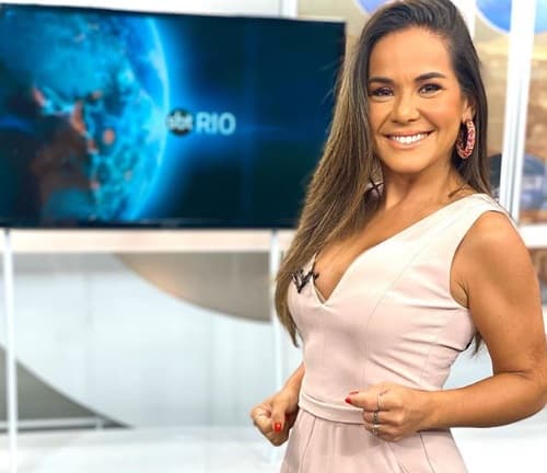 Isabele Benito no comando do SBT Rio (Foto: Reprodução) Isabele Benito no comando do SBT Rio (Foto: Reprodução)