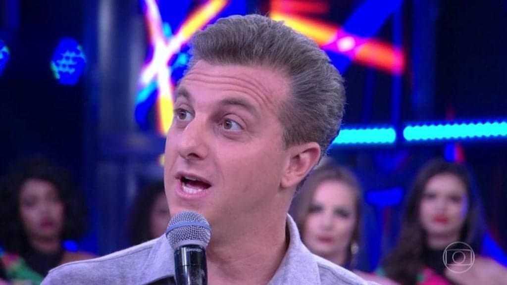 Luciano Huck ataca como professor infantil enquanto curte “férias” da Globo
