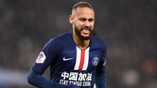 Após prisão, Neymar ignora falar de escândalo e espanta público com foto