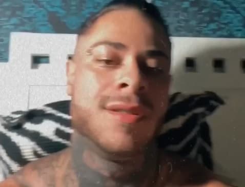 Léo Stronda, após nude vazado, surge sem cueca em nova foto e deixa internautas de boca aberta: “Terceira perna”