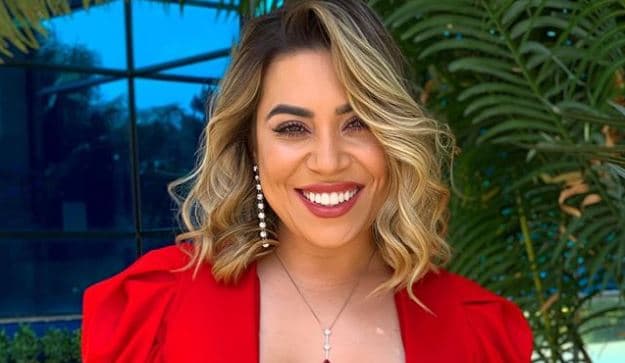 Naiara Azevedo impressiona com antes e depois; cantora perdeu mais de 100kg
