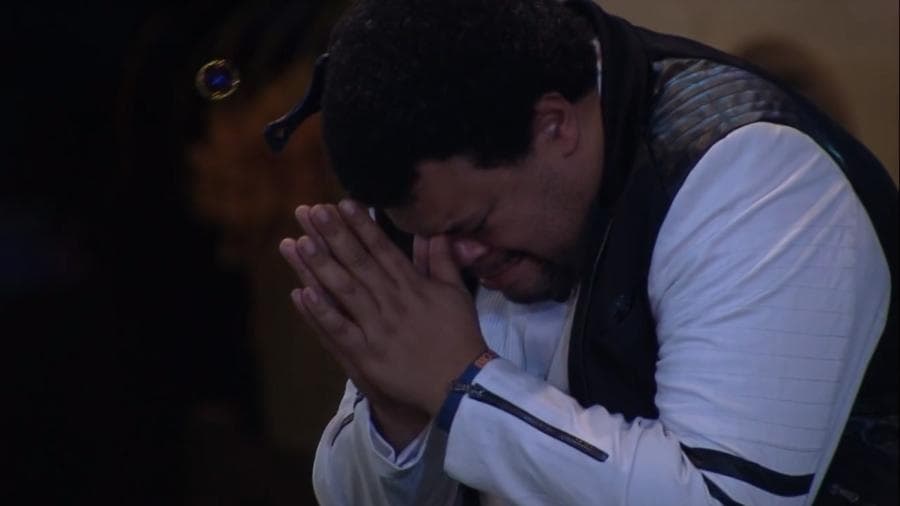 BBB20: Babu chora durante festa de gala com música de Tim Maia e é atacado nas redes: "Vitimismo"