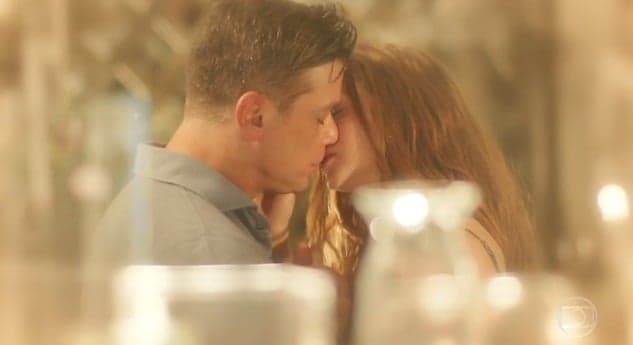 Totalmente Demais: E Jonatas? Eliza não resiste e cai na lábia de Arthur