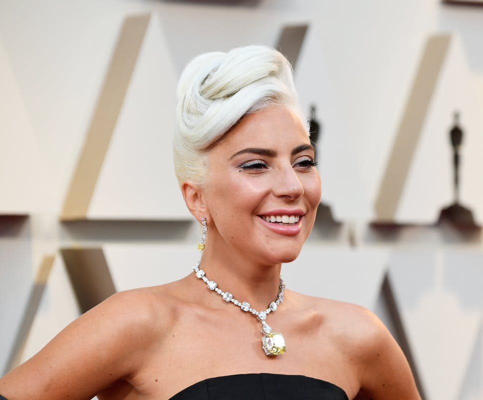 Lady Gaga, deusa do pop, é esfaqueada e vídeo viraliza na web: "Socorro! Alguém me ajuda"