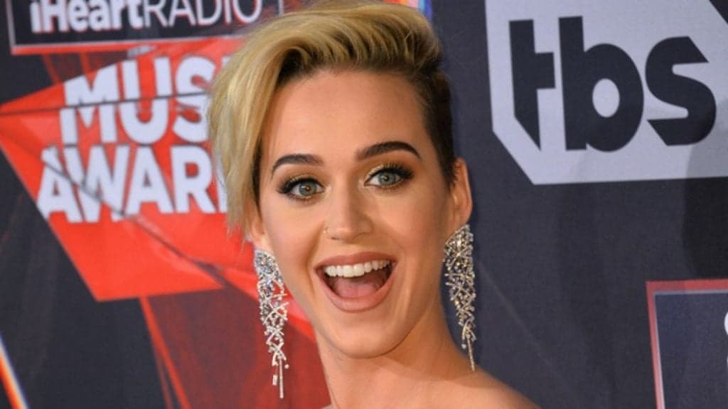 Katy Perry faz anúncio bombástico e deixa público aflito com situação: "Não acredito"
