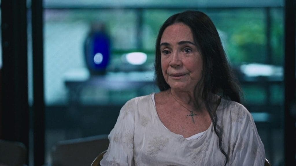 Jornal Nacional menospreza Regina Duarte, após 50 anos de Globo e editorial detona: “Ex atriz”