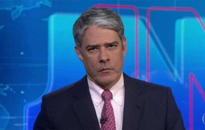 William Bonner é acusado de quebrar regra da Justiça ao vivo no JN