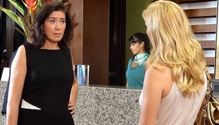 Fina Estampa: Após ser humilhada por Wallace, Teodora é pisada por Griselda como empregada