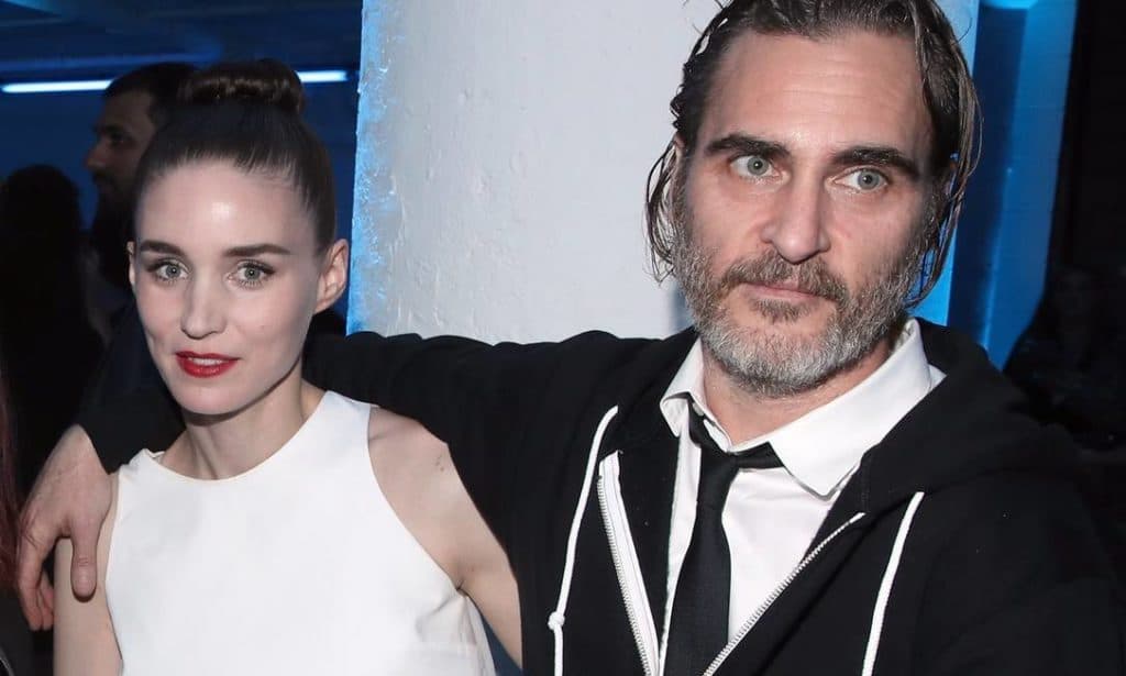 Fofíssimo! Joaquin Phoenix e Rooney Mara anunciam que estão esperando chegada do primeiro filho