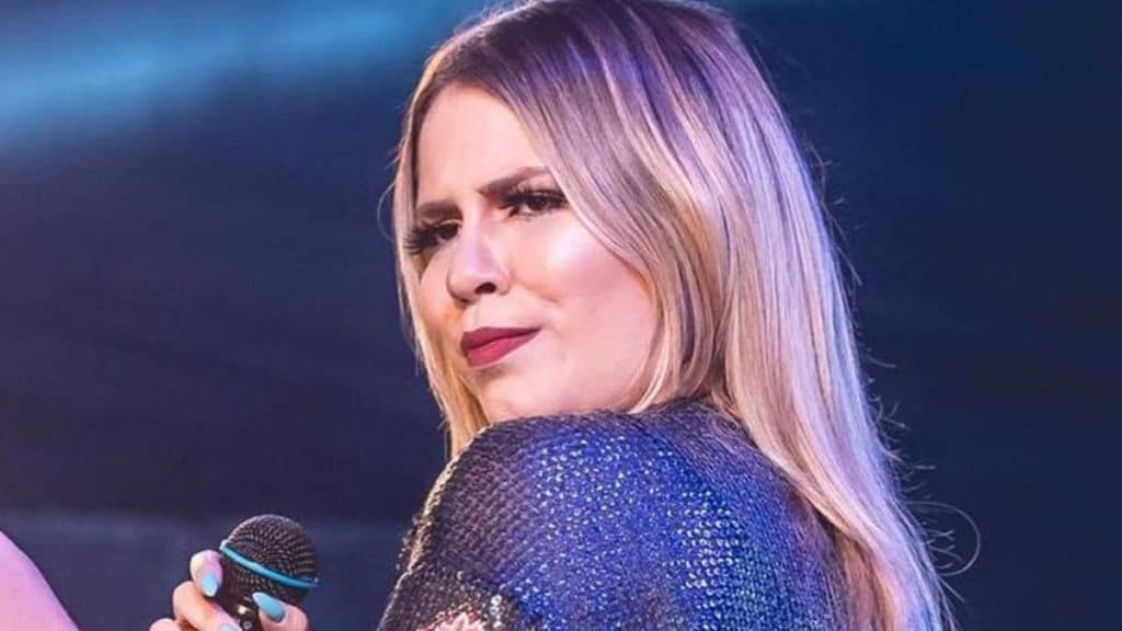 Marília Mendonça revela surpresa aos fãs