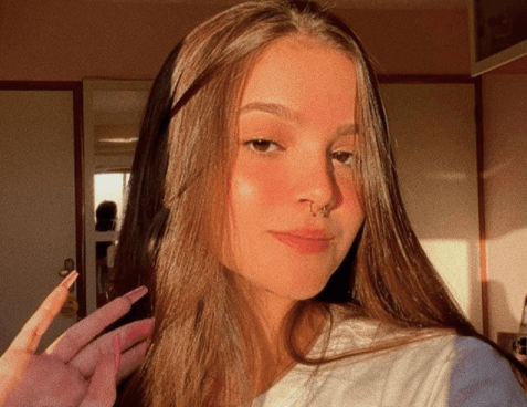 Mel Maia aos 16 mostra novo namorado de 22 bonitão e causa polêmica nas redes sociais