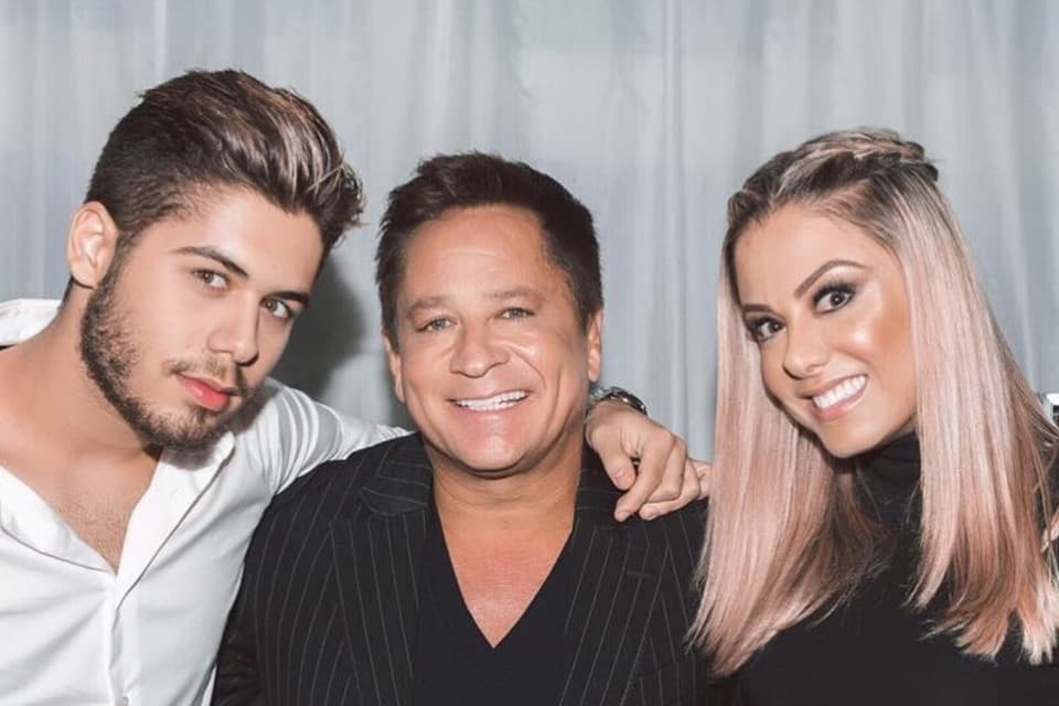Leonardo ao lado de sua esposa e filho Zé Felipe (Foto: reprodução) Leonardo ao lado de sua esposa e filho Zé Felipe (Foto: reprodução)