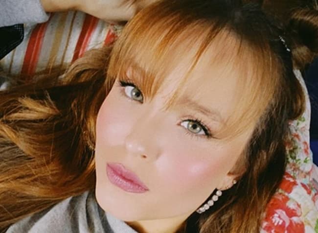 Larissa Manoela, após empinar o bumbum em vídeo e deixar detalhe íntimo escapar, faz desabafo: "Deus proverá"