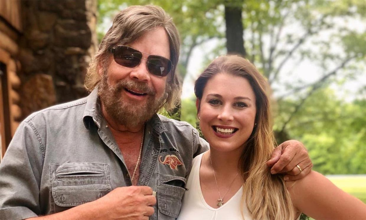 Katherine e seu pai, o cantor Hank Williams Jr. (Foto: Reprodução) Katherine e seu pai, o cantor Hank Williams Jr. (Foto: Reprodução)