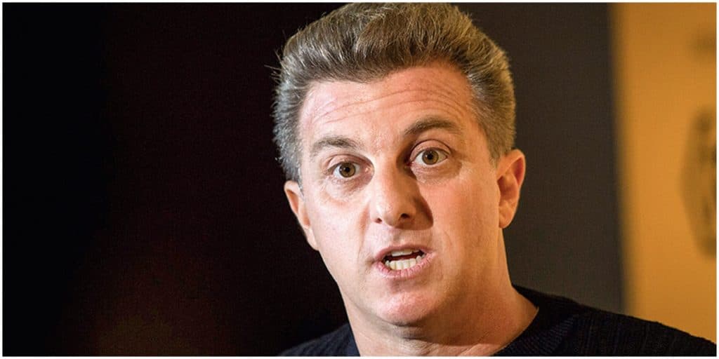 Luciano Huck tem programa invadido ao vivo, se atrapalha e expõe Angélica ao público: "Sua mãe vai ficar louca"