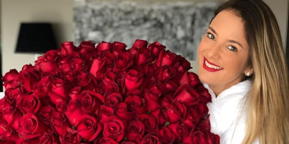Ticiane Pinheiro recebeu buquê de César Tralli (Foto: Reprodução/Instagram) Ticiane Pinheiro recebeu buquê de César Tralli (Foto: Reprodução/Instagram)