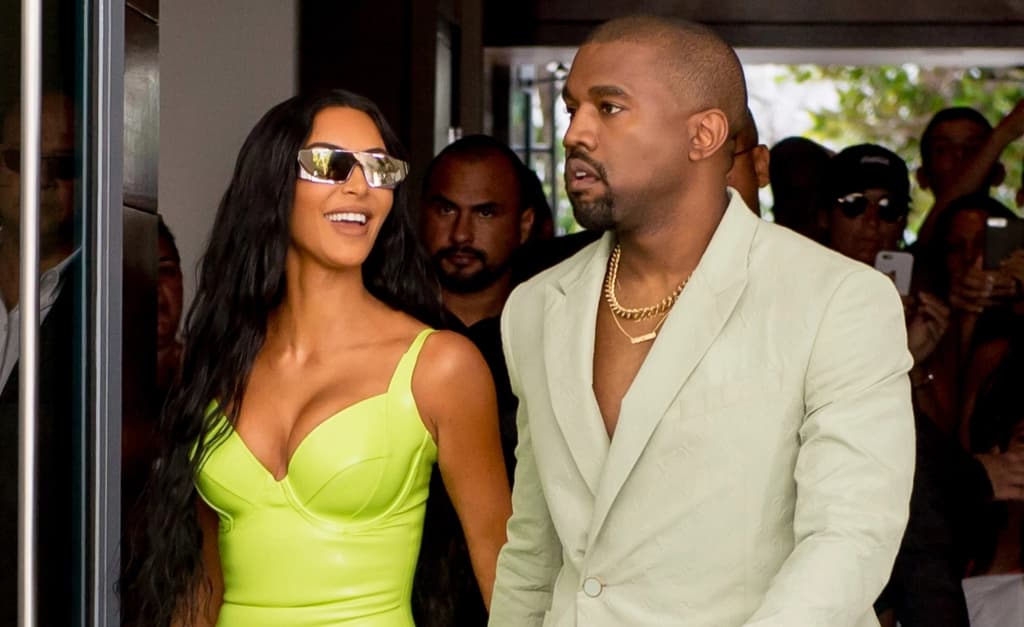 Kim Kardashian e Kanye West fazem viagem para tentar salvar casamento (Foto: Reprodução) Kim Kardashian e Kanye West fazem viagem para tentar salvar casamento (Foto: Reprodução)