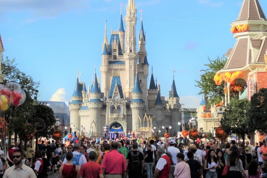 Disney, após paralisação total, reabrirá parques no sábado 11 de julho: "Maneira responsável"