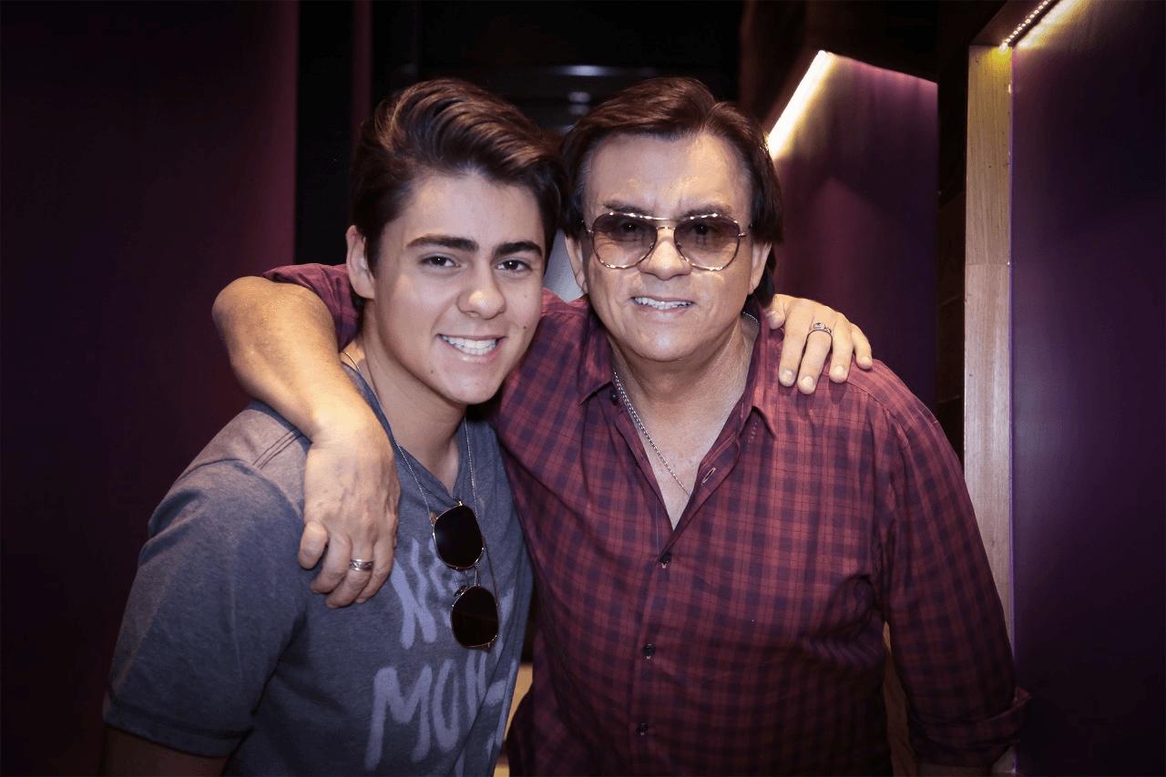 Chitãozinho, da dupla com Xororó, com seu filho Enzo (Foto: reprodução) Chitãozinho, da dupla com Xororó, com seu filho Enzo (Foto: reprodução)