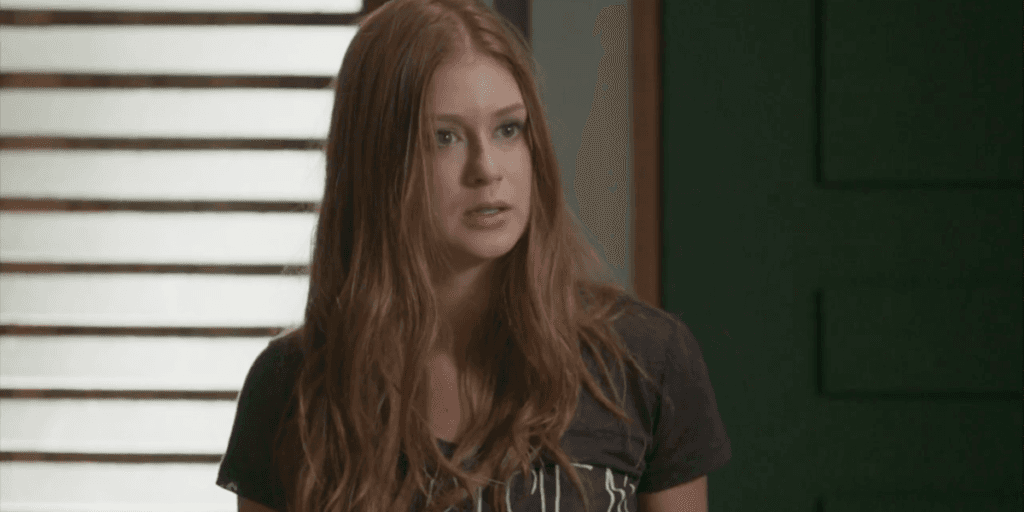 Eliza (Marina Ruy Barbosa) em cena de Totalmente Demais; modelo sofrerá nas mãos de Carolina (Juliana Paes) (Foto: Reprodução/Globo) Eliza (Marina Ruy Barbosa) em cena de Totalmente Demais; modelo sofrerá nas mãos de Carolina (Juliana Paes) (Foto: Reprodução/Globo)