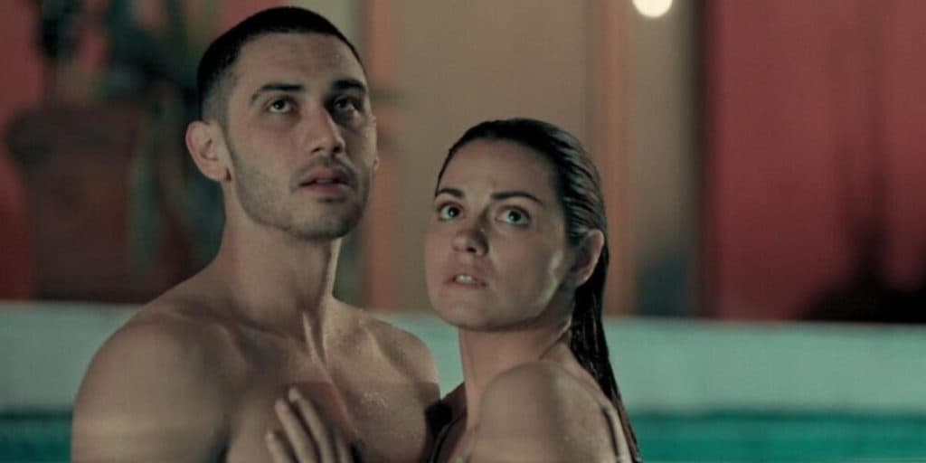 Maite Perroni se relaciona com aluno em nova série da Netflix. (Foto: Divulgação) Maite Perroni se relaciona com aluno em nova série da Netflix. (Foto: Divulgação)