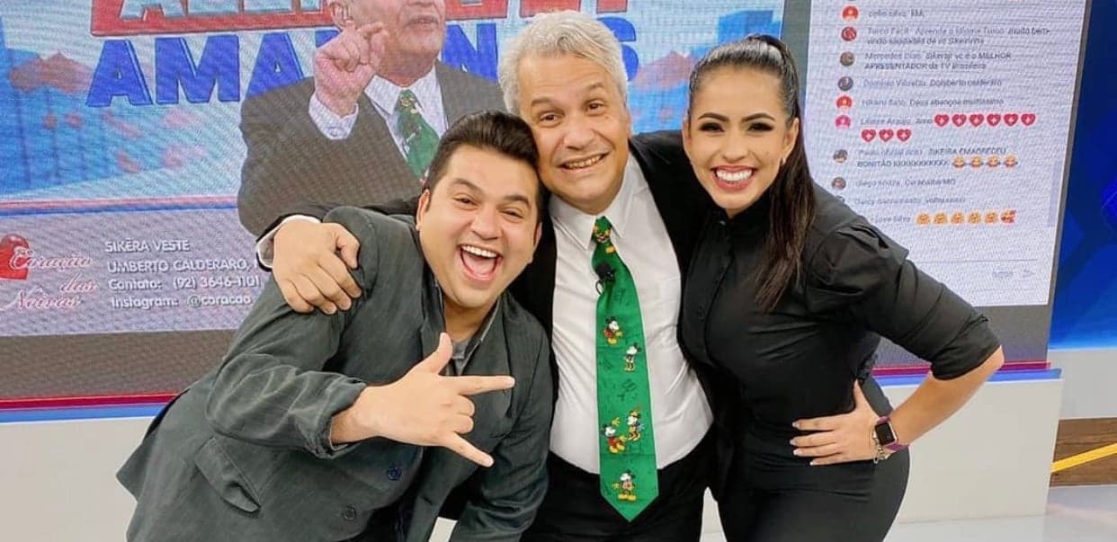 Sikêra Jr. posa ao lado de seus substitutos, Mayara Rocha e Brunoso (foto: Reprodução/Instagram) Sikêra Jr. posa ao lado de seus substitutos, Mayara Rocha e Brunoso (foto: Reprodução/Instagram)