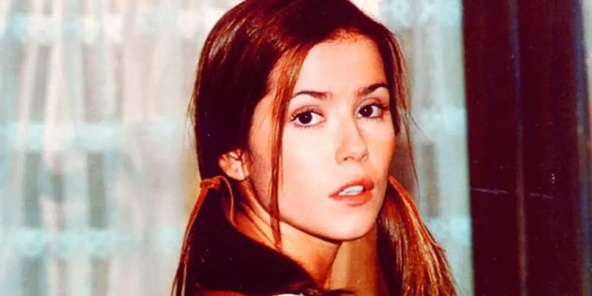 Globo: Deborah Secco na época em que interpretava a personagem Íris em Laços de Família (Foto: Reprodução) Globo: Deborah Secco na época em que interpretava a personagem Íris em Laços de Família (Foto: Reprodução)