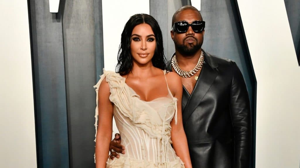 Kim Kardashian e Kanye West, em meio os escândalos no casamento, fazem viagem para tentar salvar relação