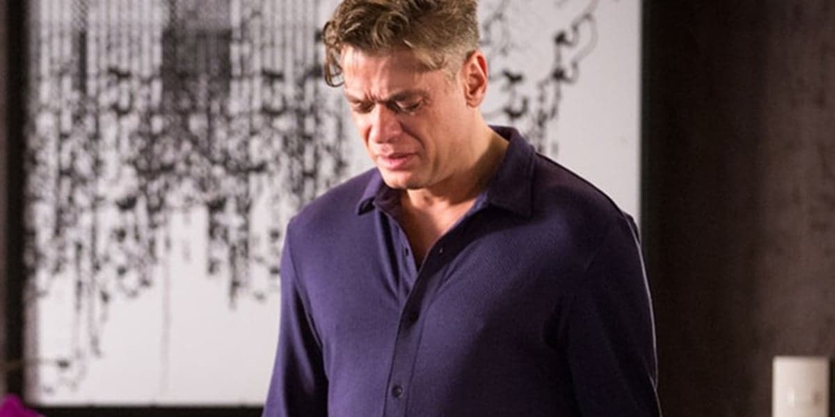 Arthur (Fábio Assunção) fica arrasado com vingança em Totalmente Demais (Foto: Fabiano Battaglin/Globo) Arthur (Fábio Assunção) fica arrasado com vingança em Totalmente Demais (Foto: Fabiano Battaglin/Globo)
