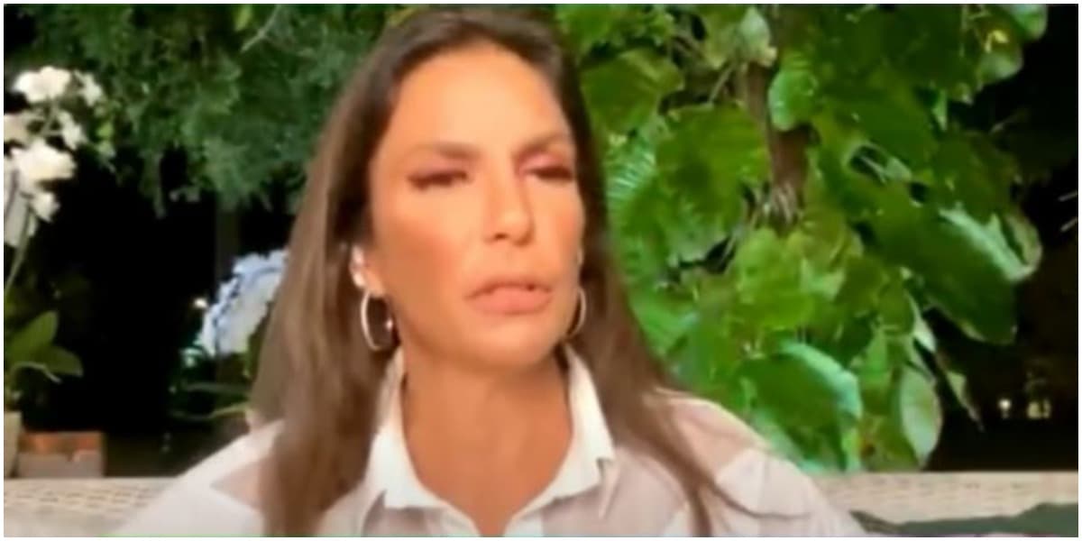 Ivete Sangalo em transmissão ao vivo (Foto: Reprodução) Ivete Sangalo em transmissão ao vivo (Foto: Reprodução)